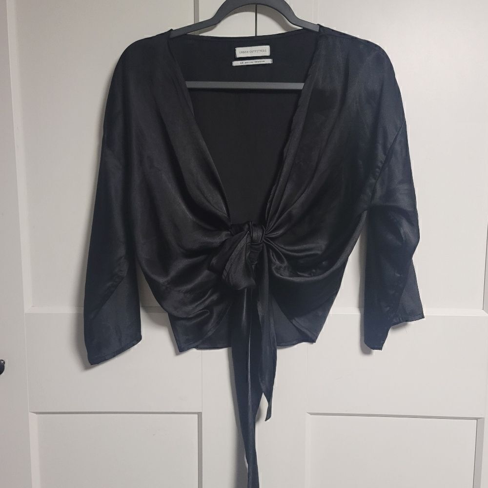 Urban outfitters nicole satin tie-front cropped top, small - Picture 3 of 8